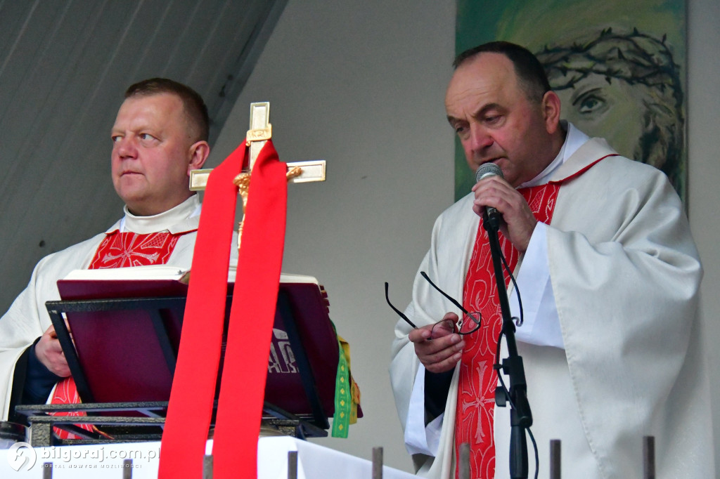 Msza św. na cmentarzu rozpoczęła świętowanie
