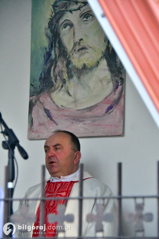 Msza św. na cmentarzu rozpoczęła świętowanie