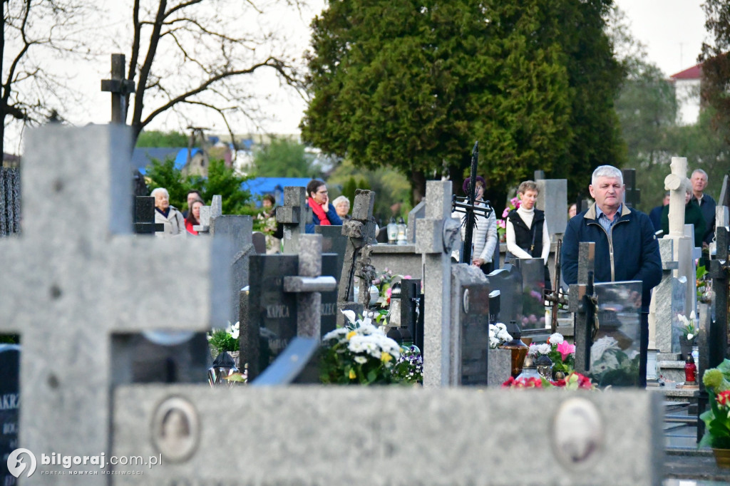 Msza św. na cmentarzu rozpoczęła świętowanie