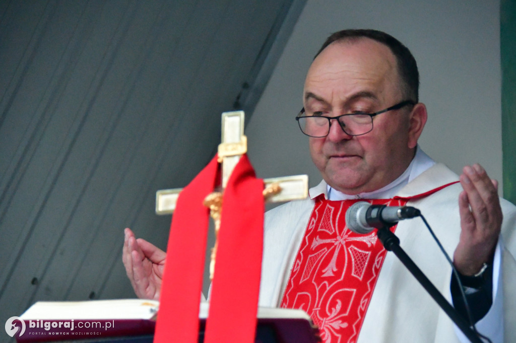 Msza św. na cmentarzu rozpoczęła świętowanie