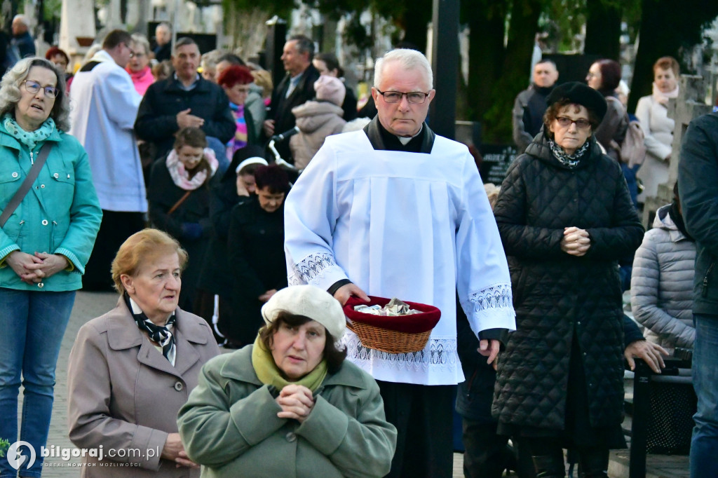 Msza św. na cmentarzu rozpoczęła świętowanie