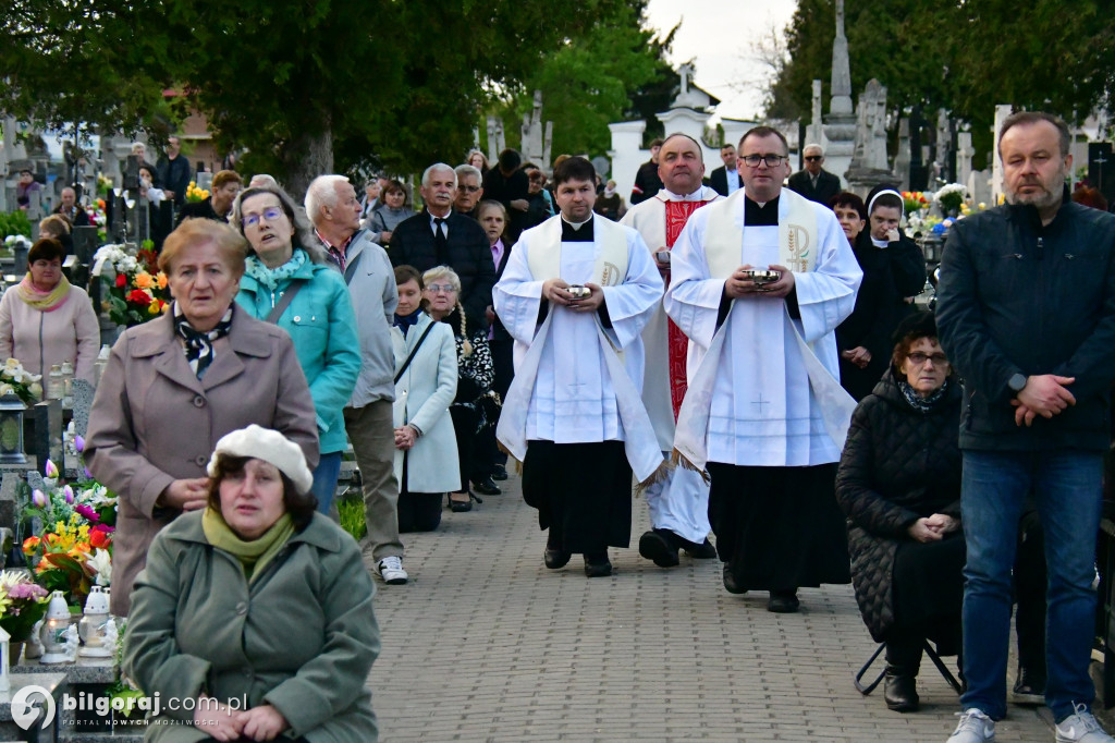 Msza św. na cmentarzu rozpoczęła świętowanie