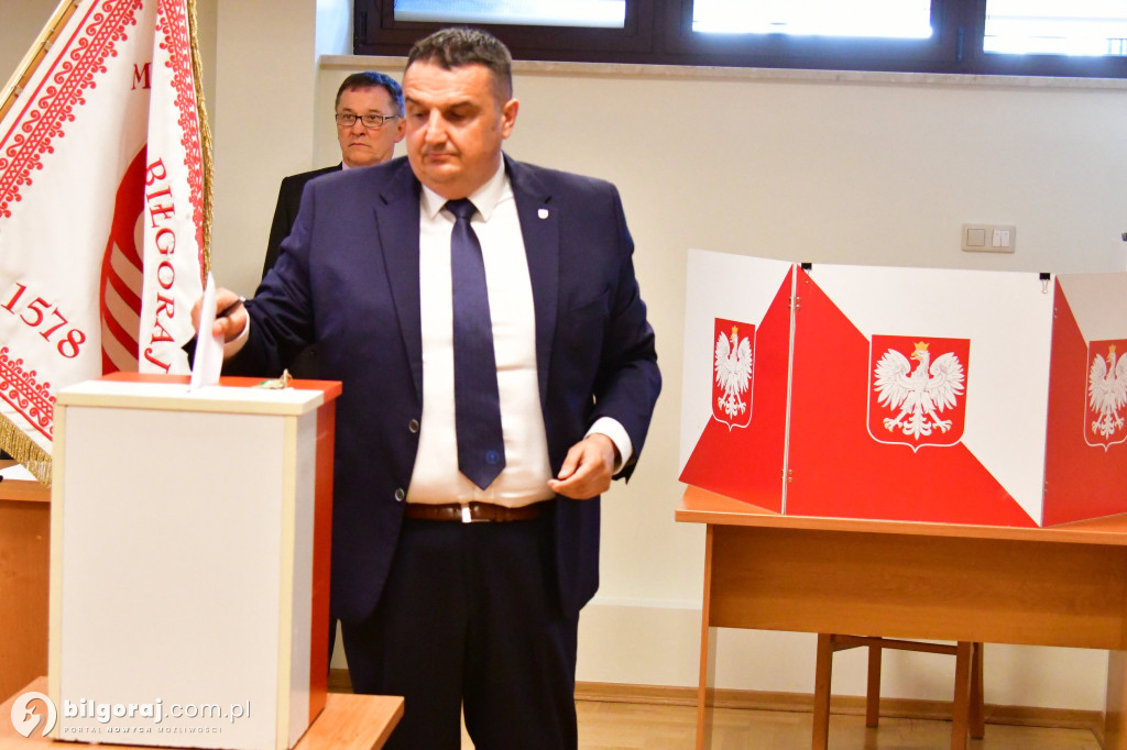 Rada Miasta i burmistrz złożyli ślubowania i wybrali Przewodniczącego