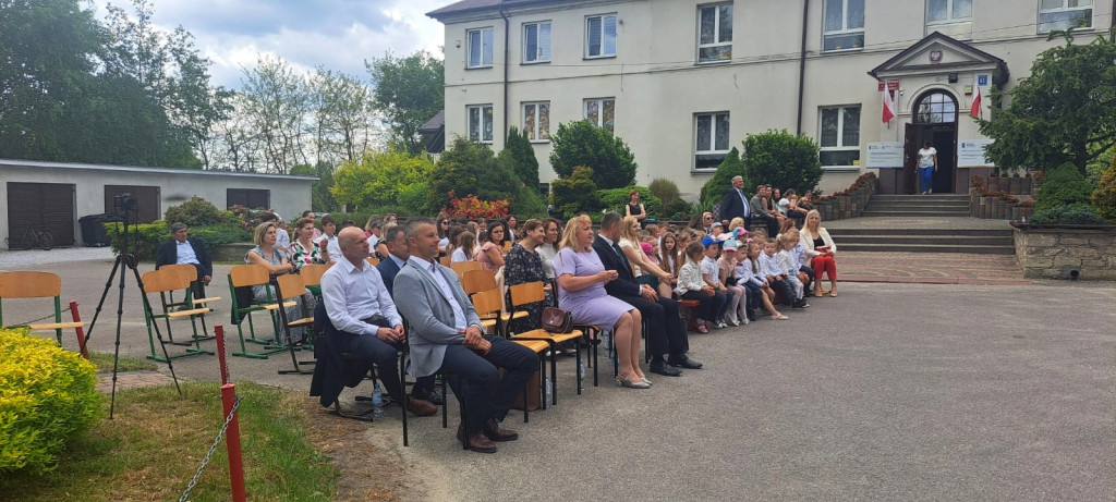 Szkoła w Woli Radzięckiej świętowała niecodzienny jubileusz. 16-lecie...