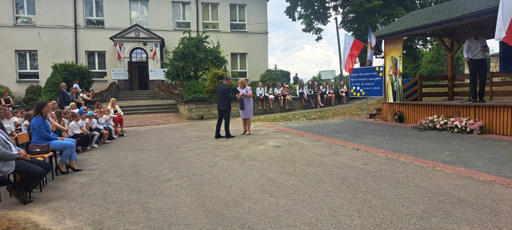 Szkoła w Woli Radzięckiej świętowała niecodzienny jubileusz. 16-lecie...