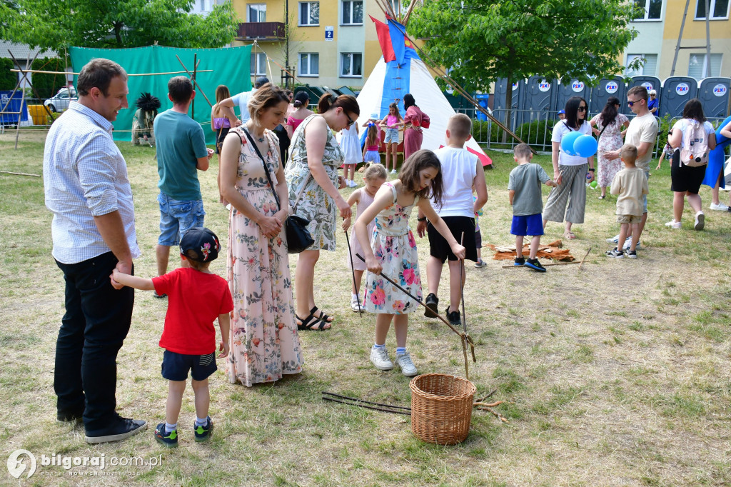 Zabierz dzieci do wioski indiańskiej - rozłożyła się a placu BCK