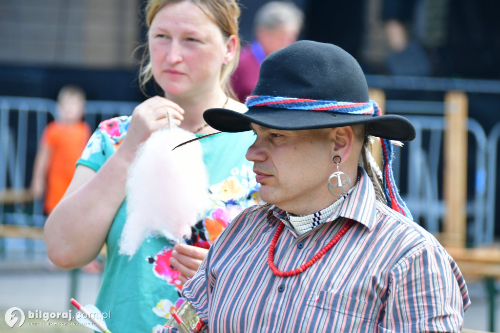 Zabierz dzieci do wioski indiańskiej - rozłożyła się a placu BCK