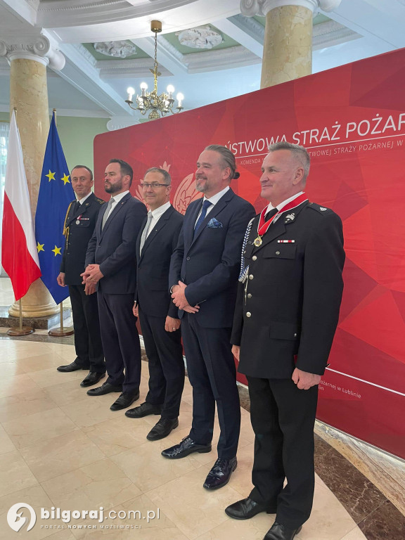 Poseł Wiesław Różyński uhonorowany Złotym Znakiem Związku OSP RP