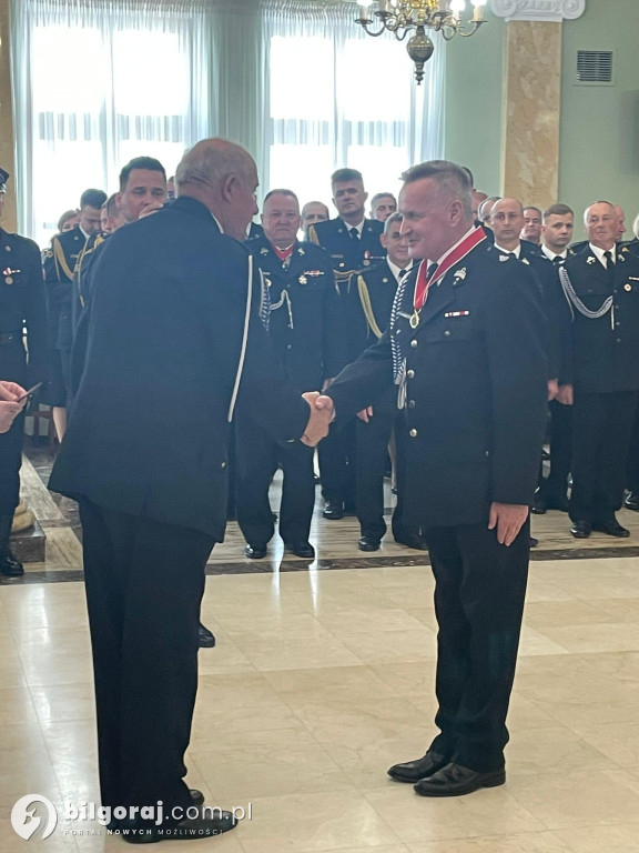 Poseł Wiesław Różyński uhonorowany Złotym Znakiem Związku OSP RP