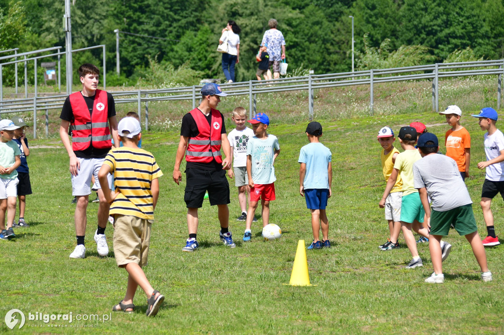 Piknik integracyjno-edukacyjny nad Zalewem Bojary: Sukces inicjatywy SIM PCK Biłgoraj
