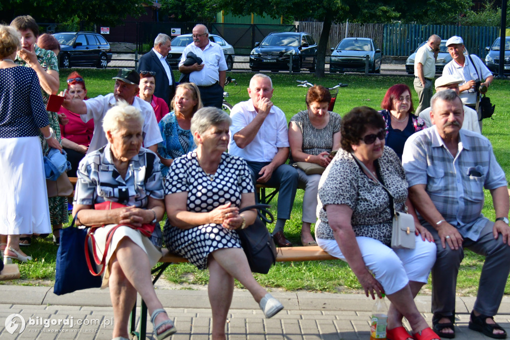 Biłgorajscy Seniorzy czarowali na scenie: Bajka i muzyka na powitanie wakacji