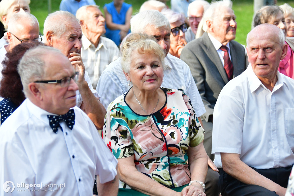 Biłgorajscy Seniorzy czarowali na scenie: Bajka i muzyka na powitanie wakacji