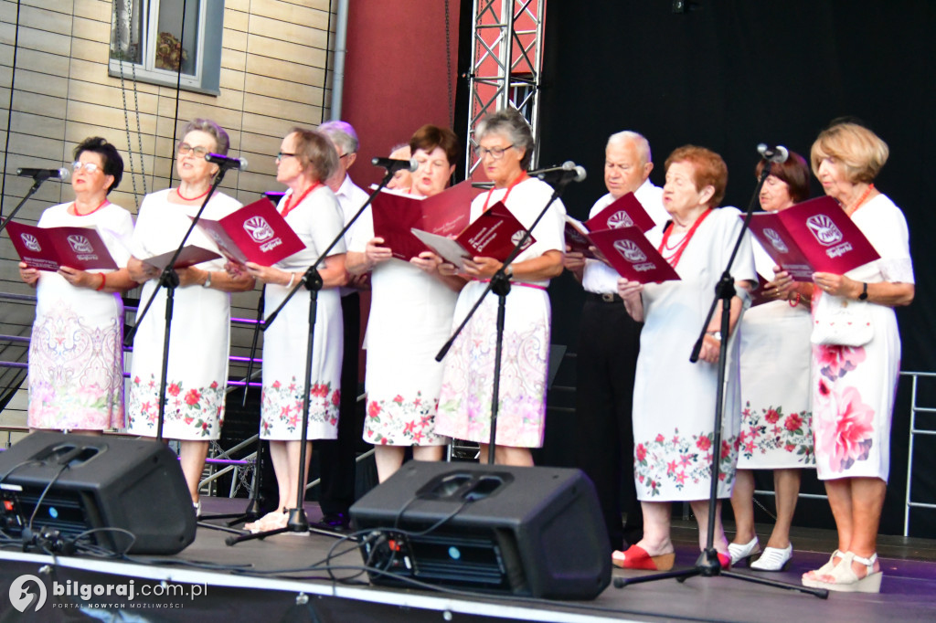 Biłgorajscy Seniorzy czarowali na scenie: Bajka i muzyka na powitanie wakacji