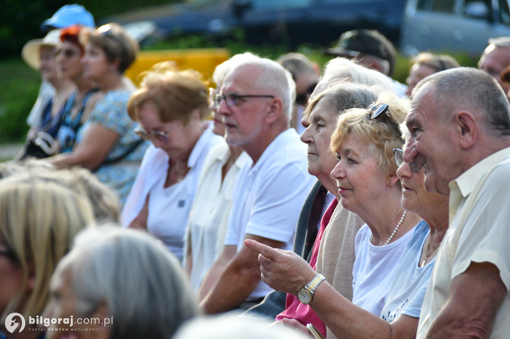 Biłgorajscy Seniorzy czarowali na scenie: Bajka i muzyka na powitanie wakacji