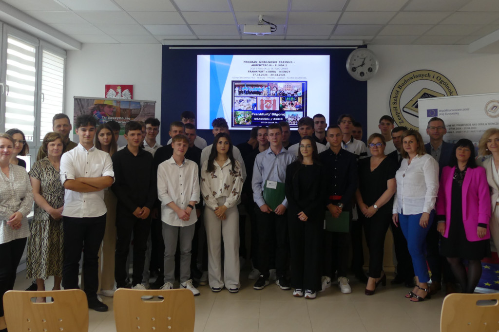 Uczestnicy programu mobilności Erasmus plus otrzymali Europassy
