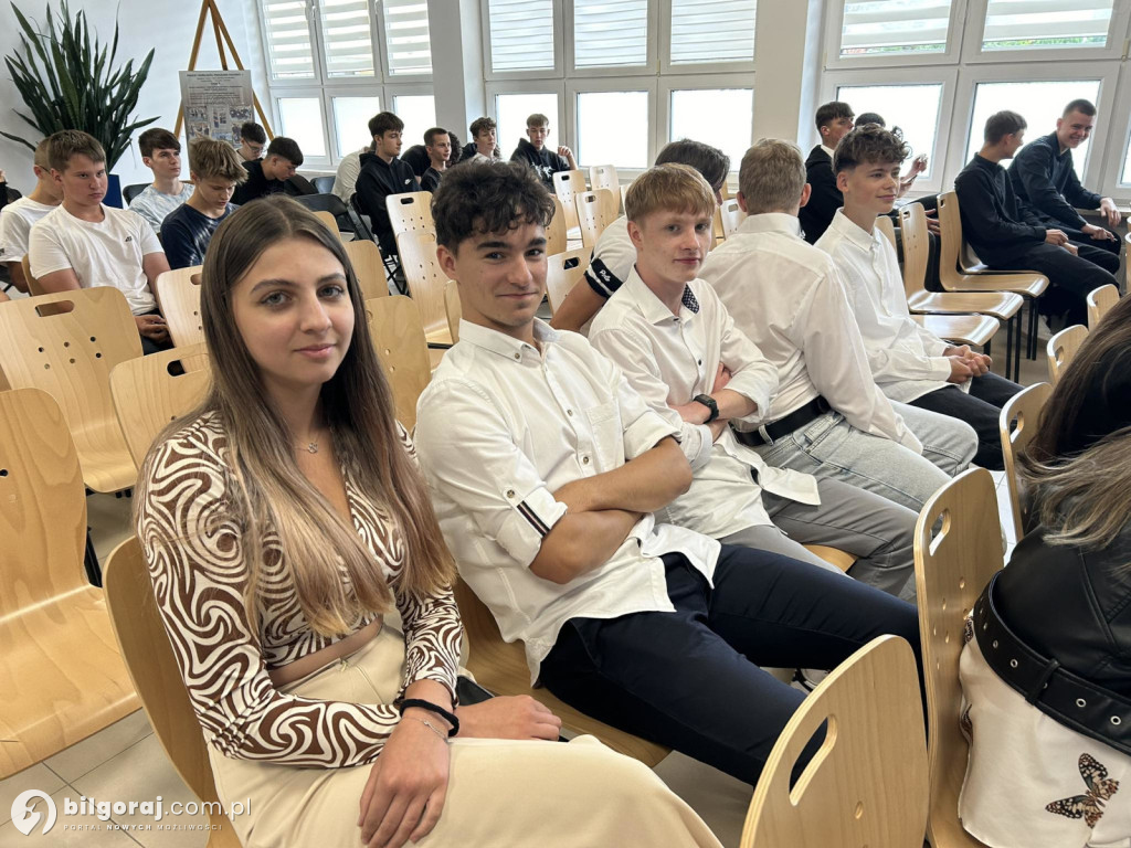 Uczestnicy programu mobilności Erasmus plus otrzymali Europassy