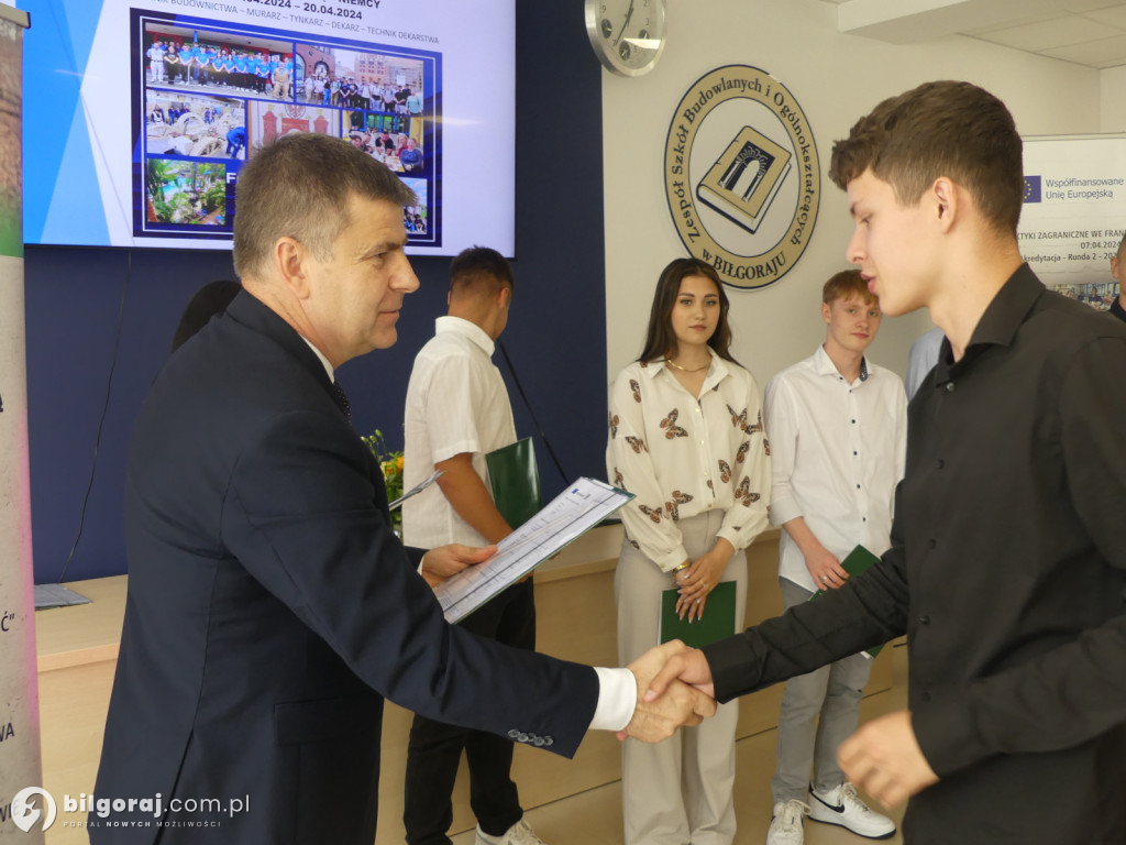 Uczestnicy programu mobilności Erasmus plus otrzymali Europassy