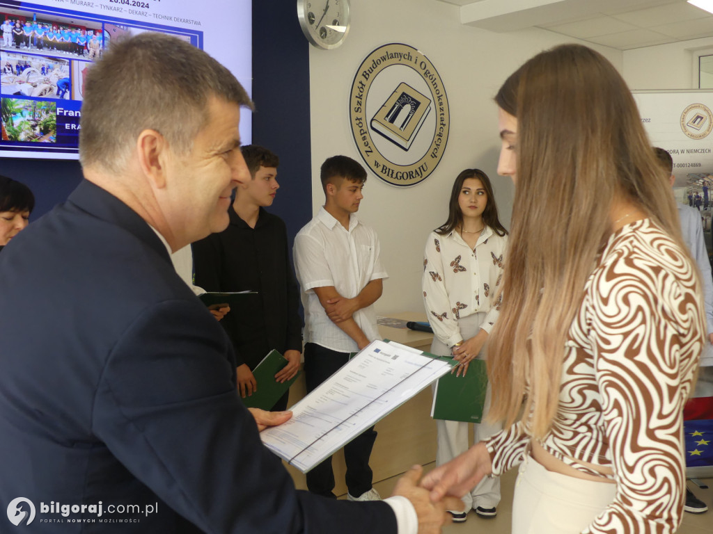 Uczestnicy programu mobilności Erasmus plus otrzymali Europassy
