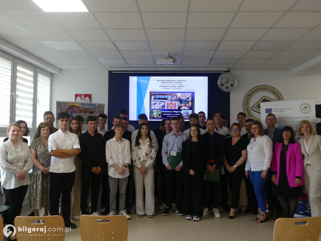 Uczestnicy programu mobilności Erasmus plus otrzymali Europassy