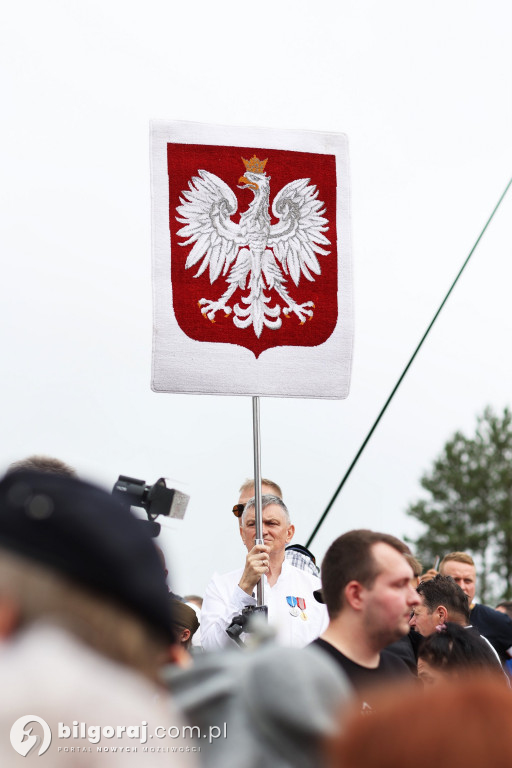 Przedstawiciele władz powiatu na odsłonięcia pomnika rzezi wołyńskiej