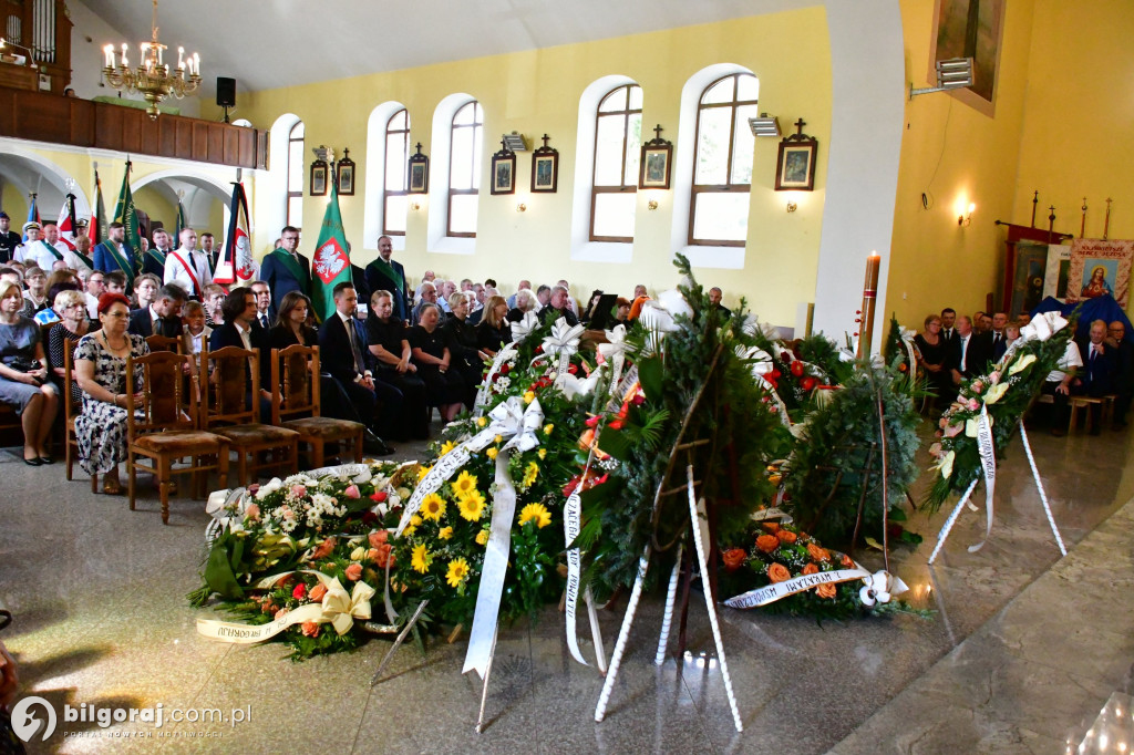 Pogrzeb śp. Mariana Tokarskiego. Były starosta biłgorajski spoczął na cemenciarzu parafilmym w Biszczy