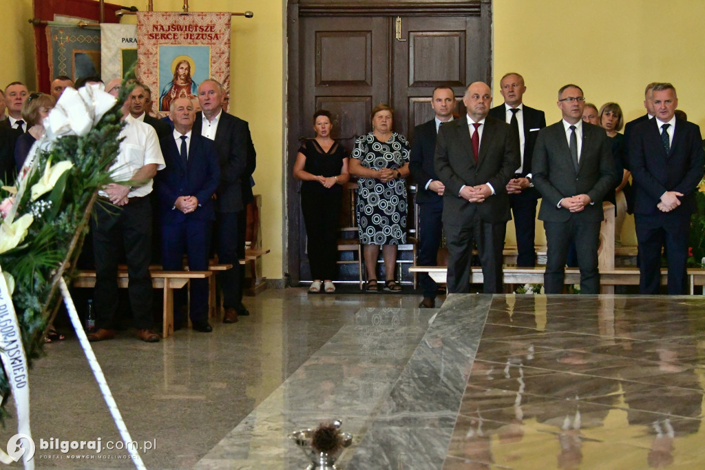 Pogrzeb śp. Mariana Tokarskiego. Były starosta biłgorajski spoczął na cemenciarzu parafilmym w Biszczy