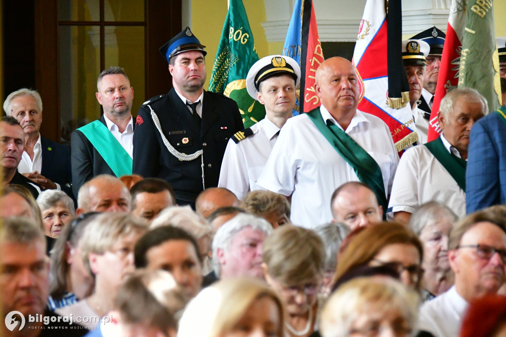 Pogrzeb śp. Mariana Tokarskiego. Były starosta biłgorajski spoczął na cemenciarzu parafilmym w Biszczy