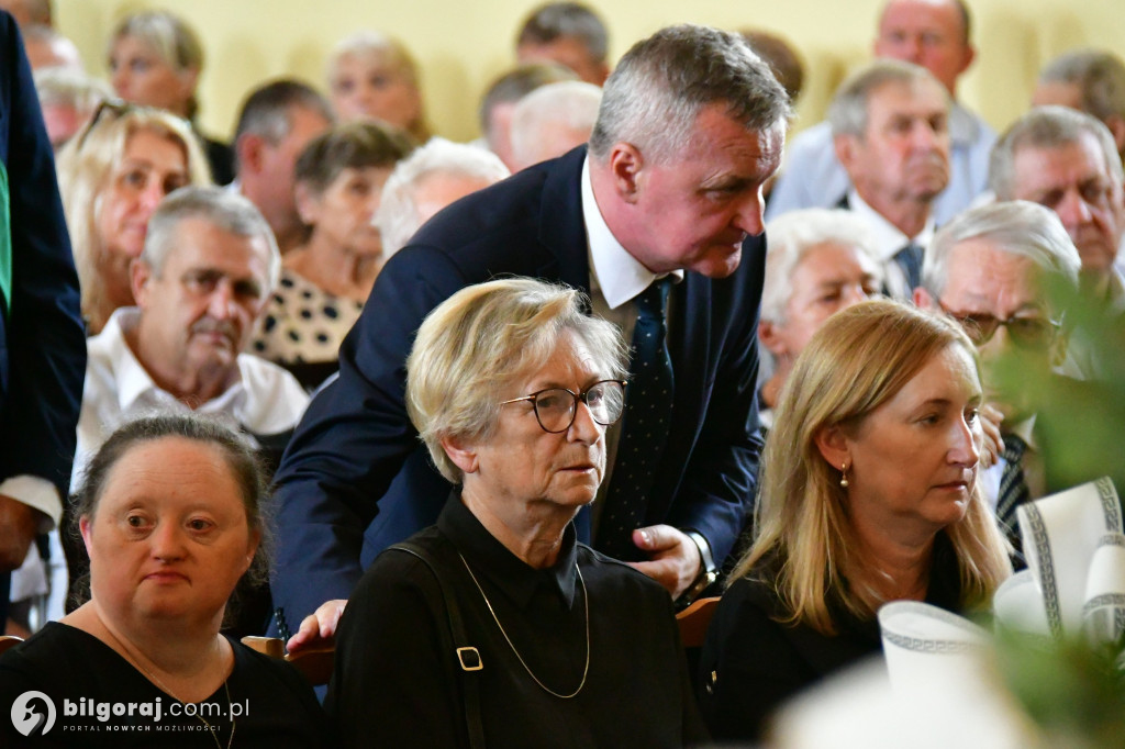 Pogrzeb śp. Mariana Tokarskiego. Były starosta biłgorajski spoczął na cemenciarzu parafilmym w Biszczy