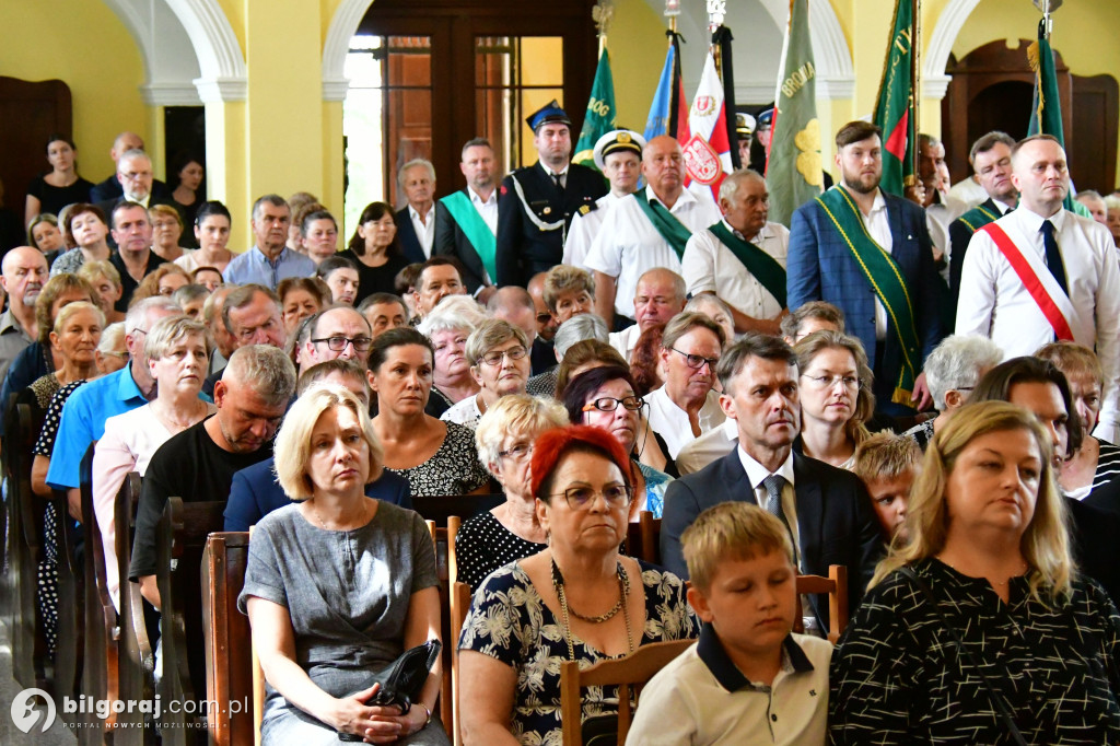 Pogrzeb śp. Mariana Tokarskiego. Były starosta biłgorajski spoczął na cemenciarzu parafilmym w Biszczy