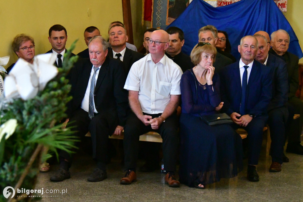 Pogrzeb śp. Mariana Tokarskiego. Były starosta biłgorajski spoczął na cemenciarzu parafilmym w Biszczy
