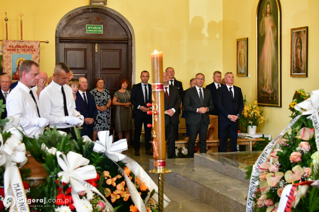 Pogrzeb śp. Mariana Tokarskiego. Były starosta biłgorajski spoczął na cemenciarzu parafilmym w Biszczy