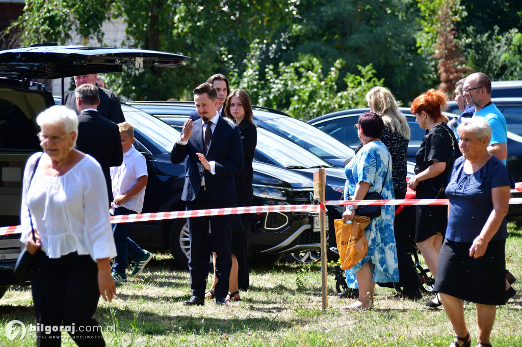 Pogrzeb śp. Mariana Tokarskiego. Były starosta biłgorajski spoczął na cemenciarzu parafilmym w Biszczy