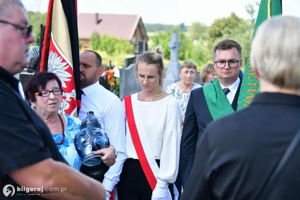 Pogrzeb śp. Mariana Tokarskiego. Były starosta biłgorajski spoczął na cemenciarzu parafilmym w Biszczy