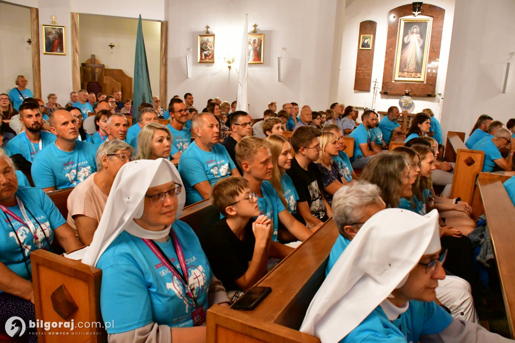 Apel w Staszowie. Pątników odwiedziły rodziny
