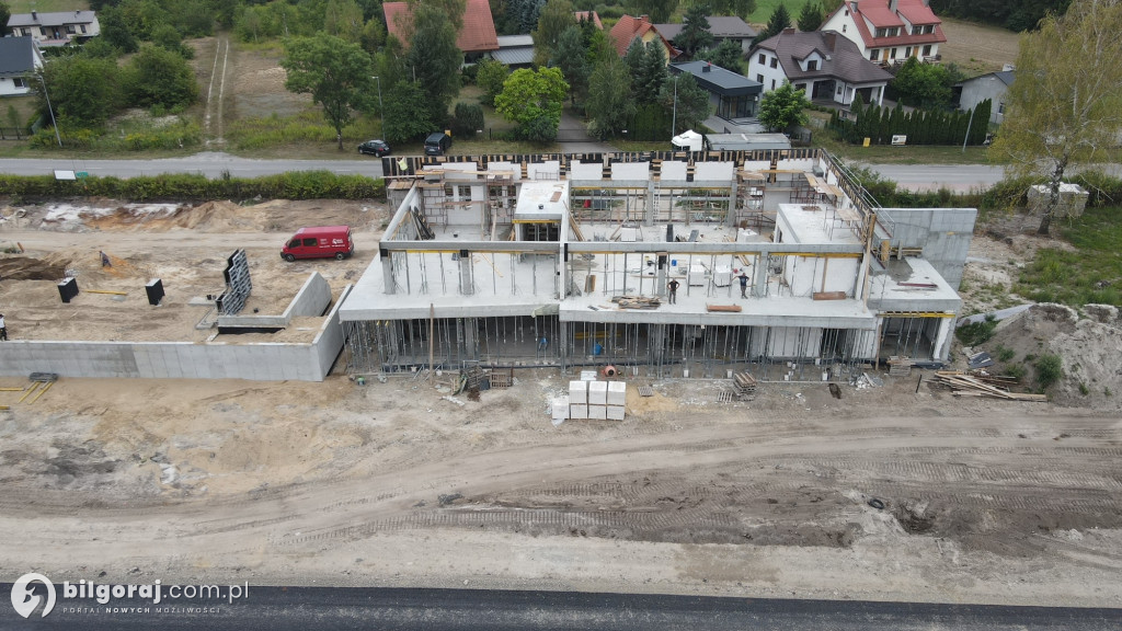 Na Autodromie trwa układanie nawierzchni bitumicznej