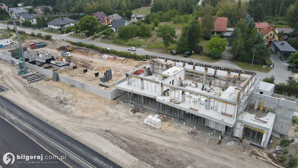 Na Autodromie trwa układanie nawierzchni bitumicznej