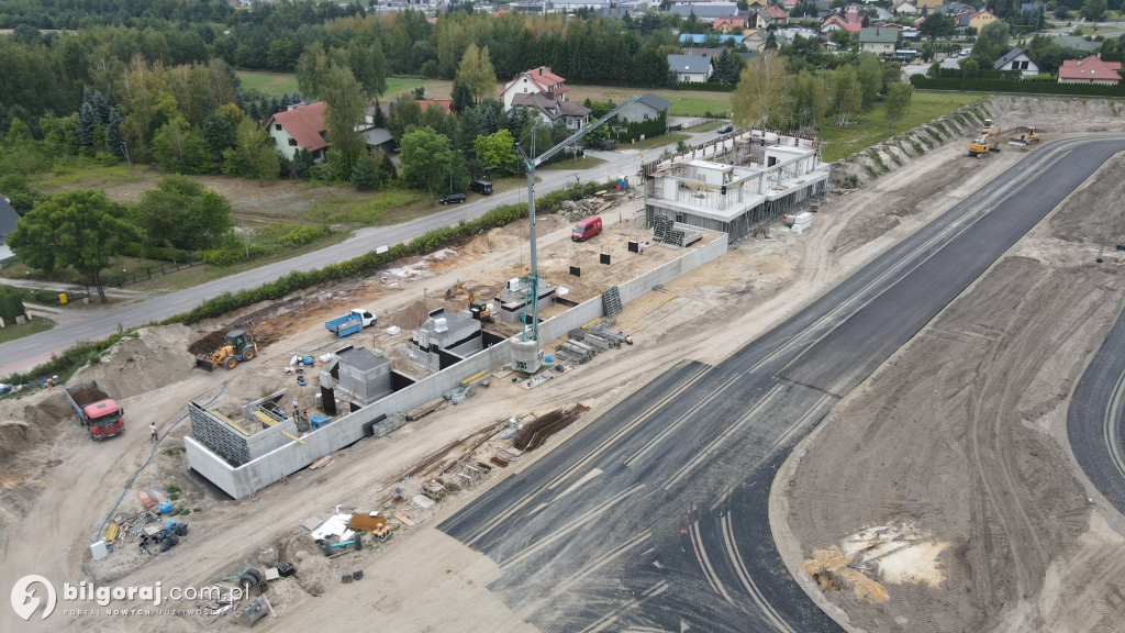 Na Autodromie trwa układanie nawierzchni bitumicznej