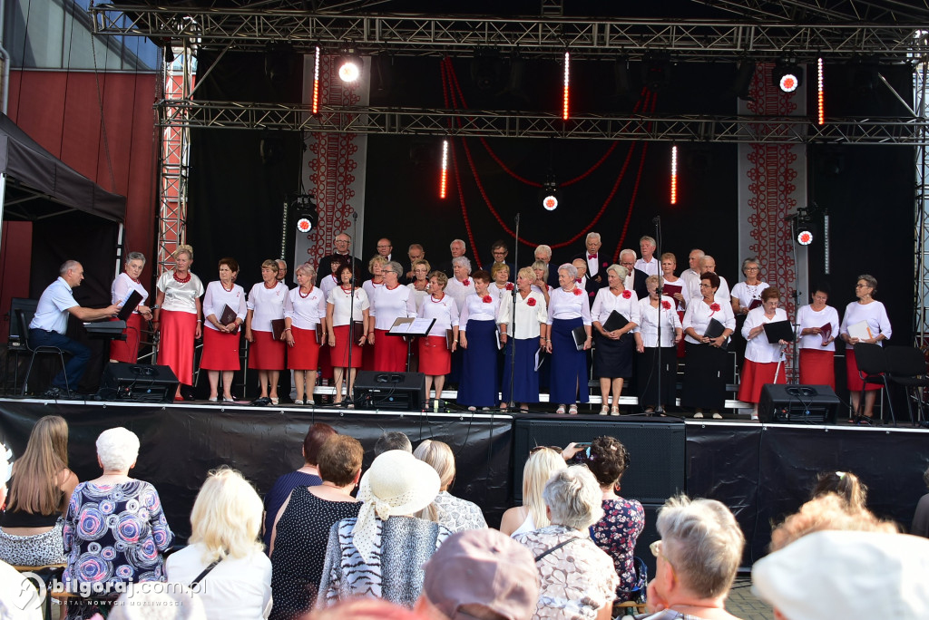Biłgoraj uczcił Cud nad Wisłą: Koncert pieśni patriotycznych z udziałem seniorów