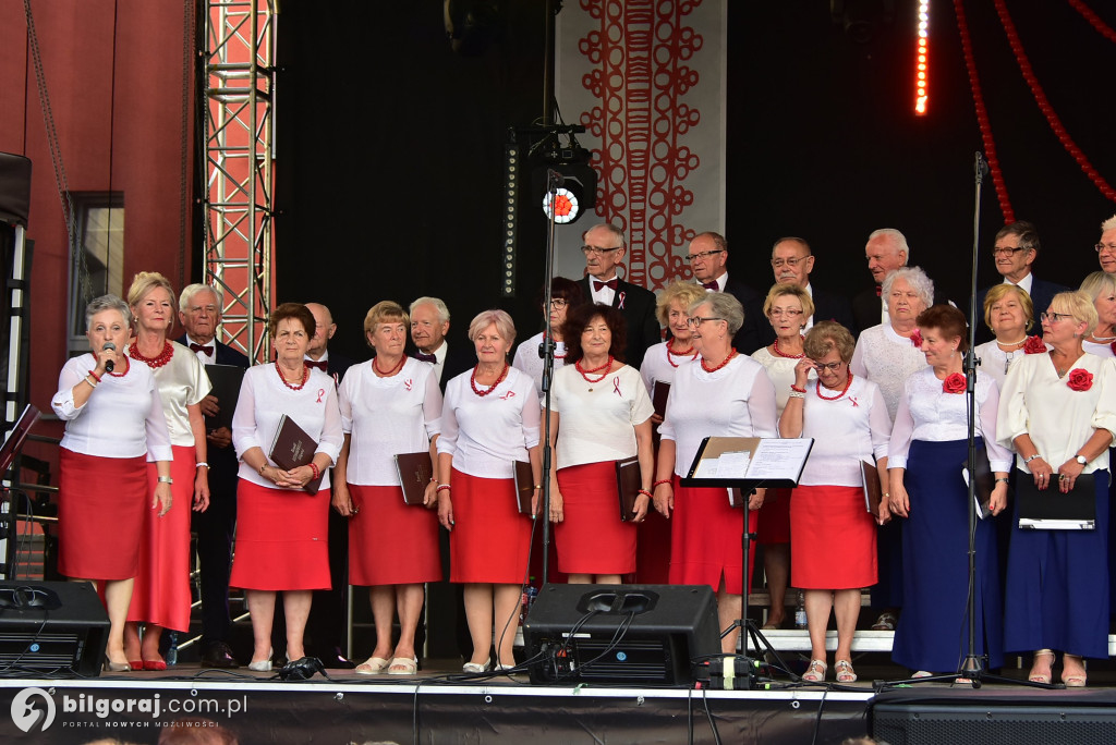 Biłgoraj uczcił Cud nad Wisłą: Koncert pieśni patriotycznych z udziałem seniorów