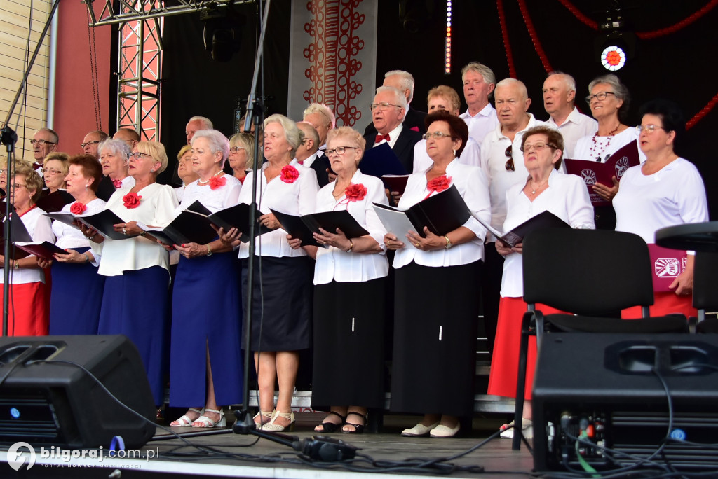 Biłgoraj uczcił Cud nad Wisłą: Koncert pieśni patriotycznych z udziałem seniorów