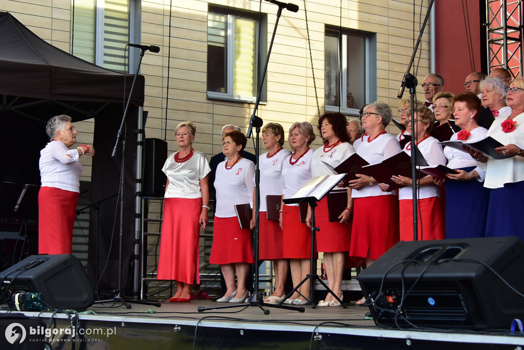 Biłgoraj uczcił Cud nad Wisłą: Koncert pieśni patriotycznych z udziałem seniorów