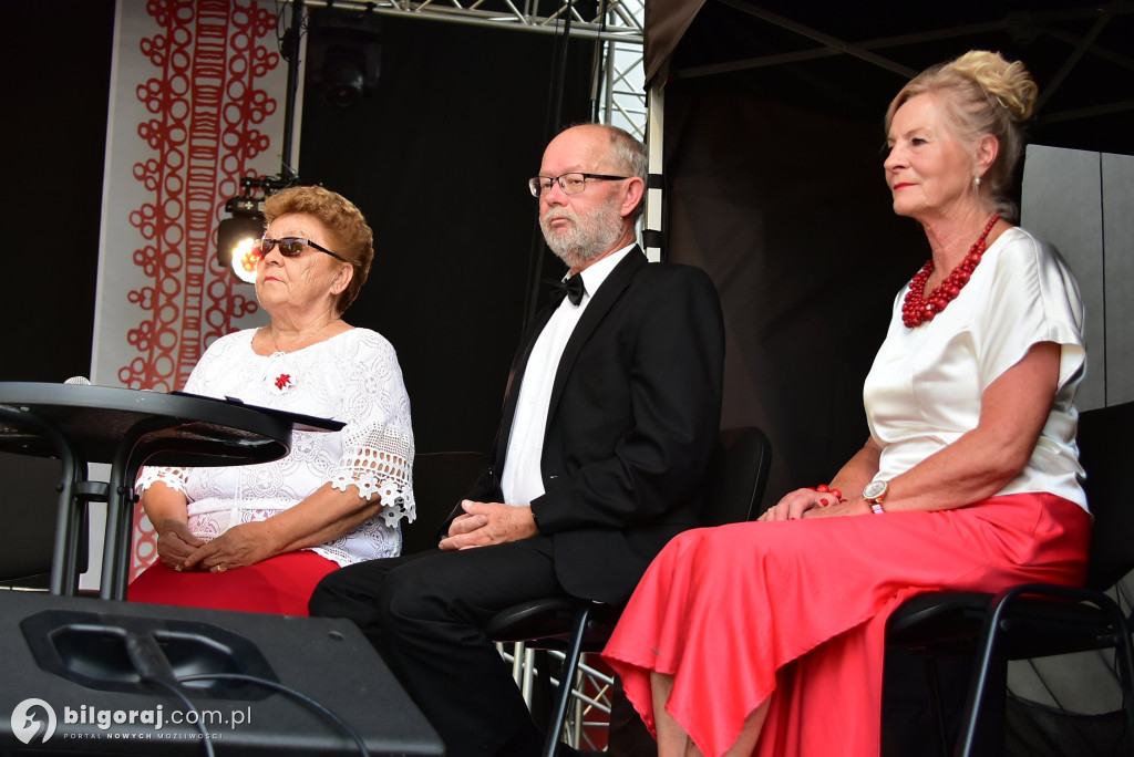 Biłgoraj uczcił Cud nad Wisłą: Koncert pieśni patriotycznych z udziałem seniorów