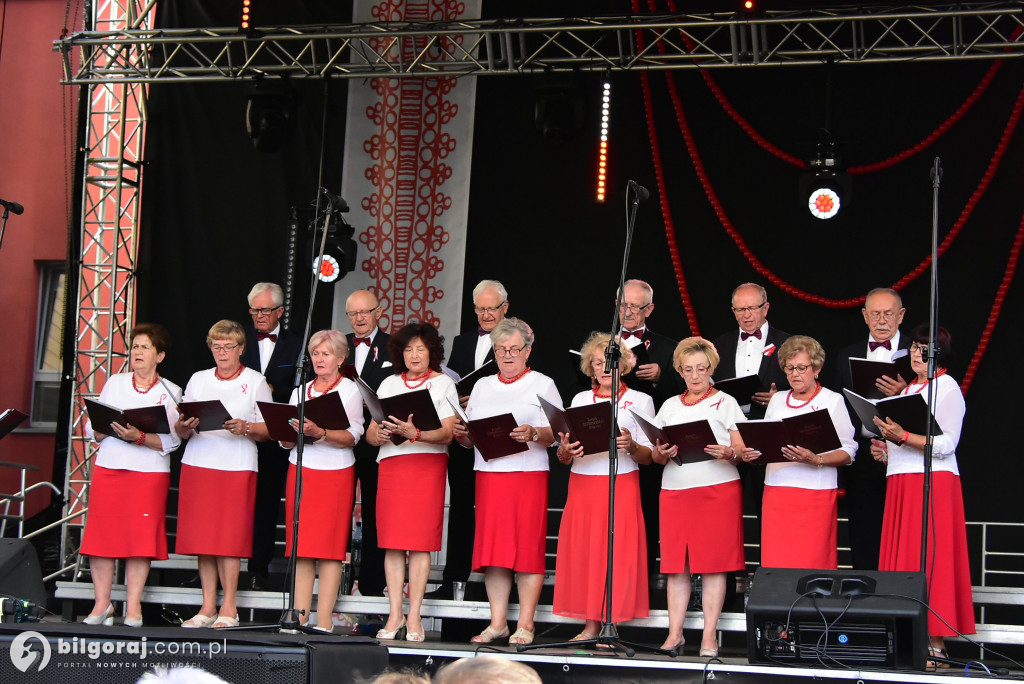 Biłgoraj uczcił Cud nad Wisłą: Koncert pieśni patriotycznych z udziałem seniorów