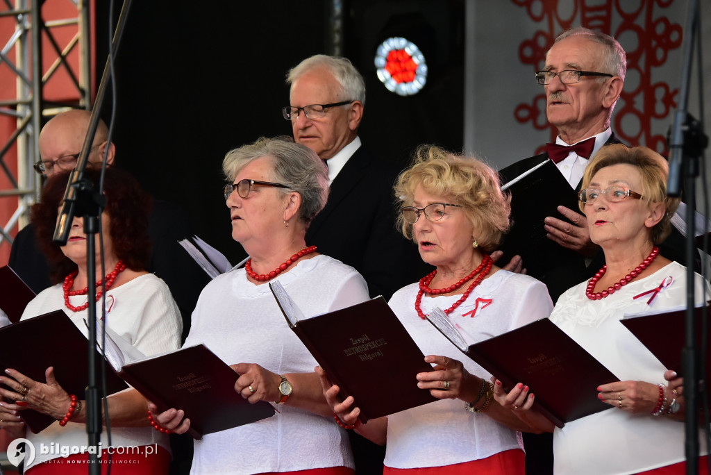 Biłgoraj uczcił Cud nad Wisłą: Koncert pieśni patriotycznych z udziałem seniorów