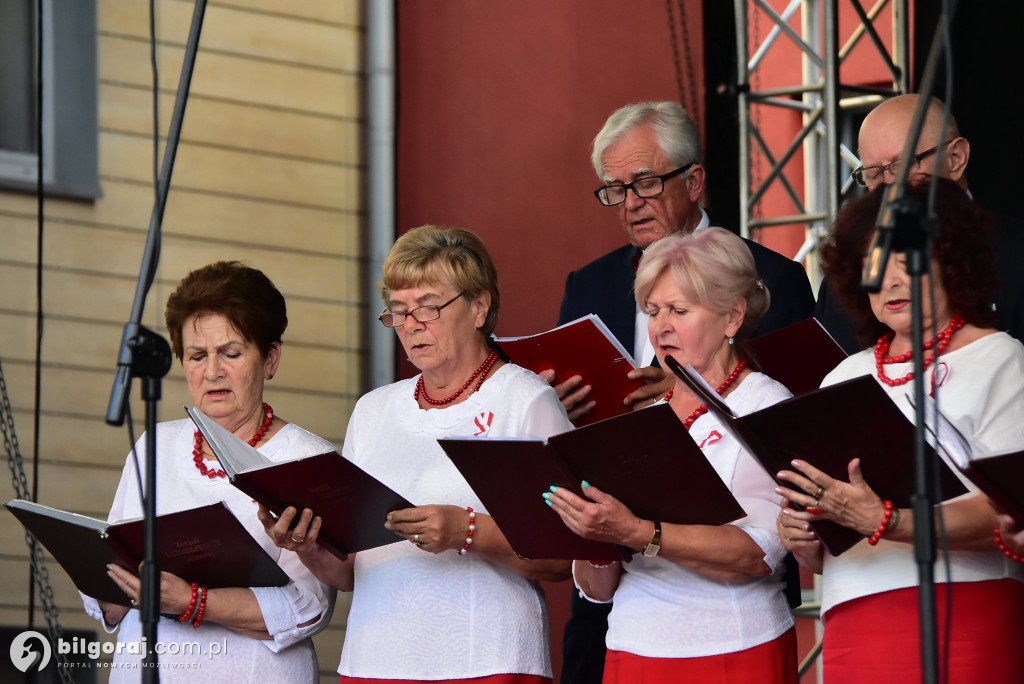 Biłgoraj uczcił Cud nad Wisłą: Koncert pieśni patriotycznych z udziałem seniorów
