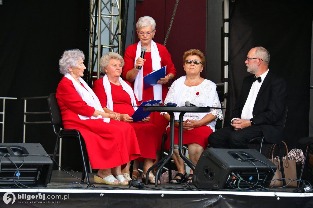 Biłgoraj uczcił Cud nad Wisłą: Koncert pieśni patriotycznych z udziałem seniorów