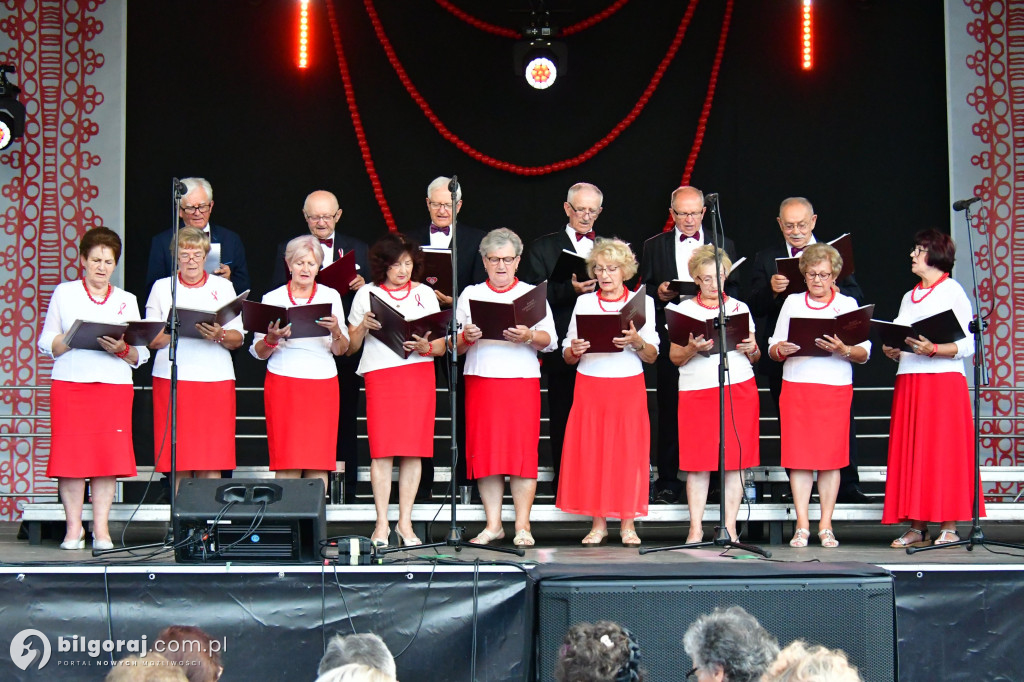 Biłgoraj uczcił Cud nad Wisłą: Koncert pieśni patriotycznych z udziałem seniorów