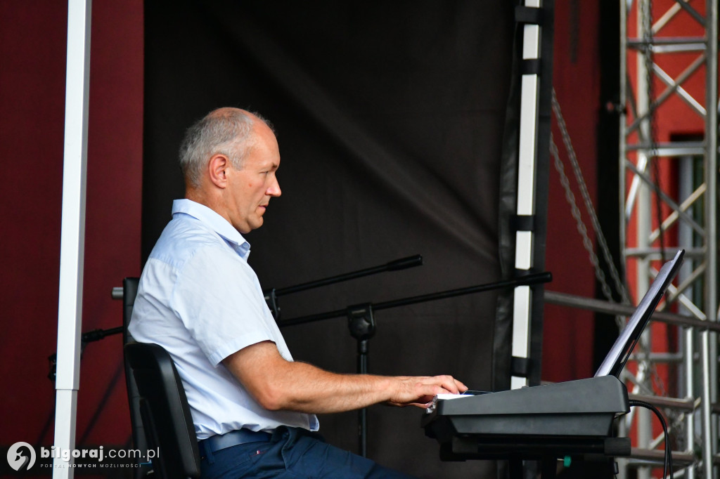 Biłgoraj uczcił Cud nad Wisłą: Koncert pieśni patriotycznych z udziałem seniorów