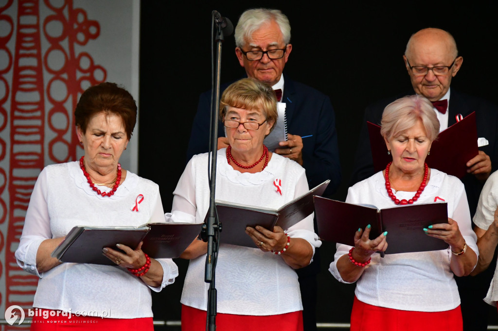 Biłgoraj uczcił Cud nad Wisłą: Koncert pieśni patriotycznych z udziałem seniorów