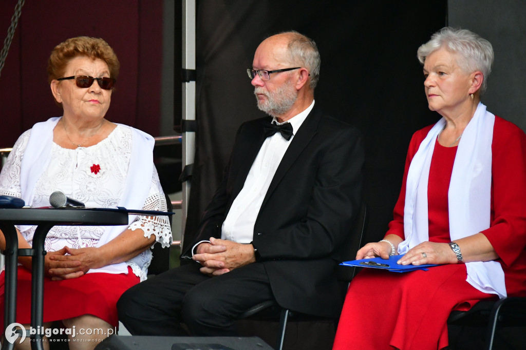 Biłgoraj uczcił Cud nad Wisłą: Koncert pieśni patriotycznych z udziałem seniorów